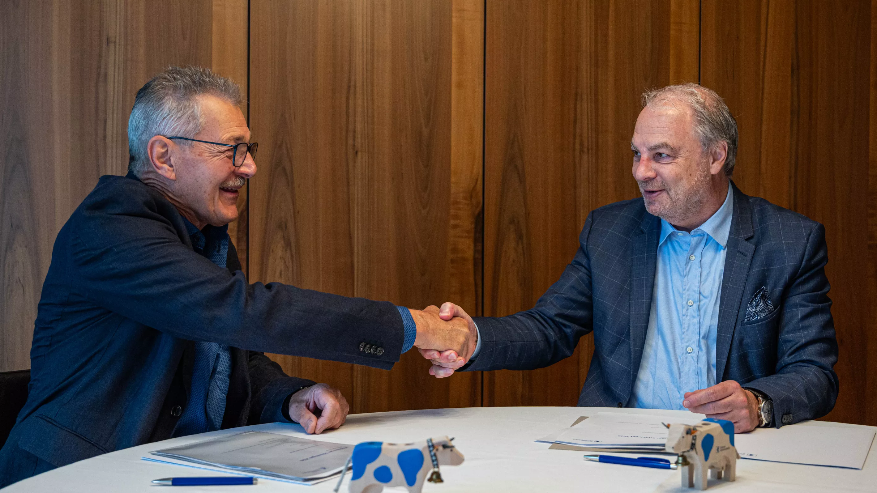Roger Liebi Vizepräsident Bankrat (rechts) und Ruedi Schweizer (OK Präsident)